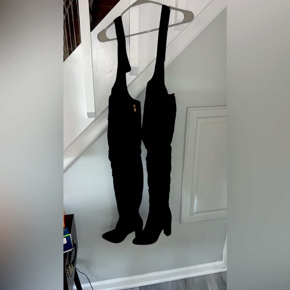 Black high waisted boots with belt